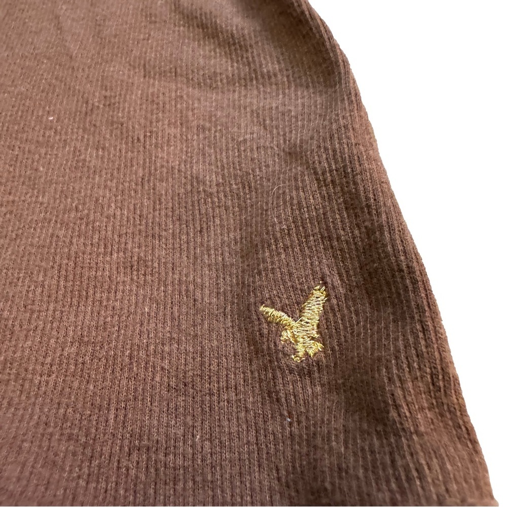 American Eagle Brown Henley Tee Top Size Medium Satin Finish down Buttons NWOT - Picture 6 of 8